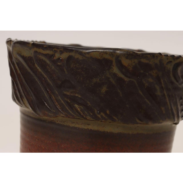 Vintage Crimson Incised Ceramic Planter With Saucer / Stand by Deanna Nichols For Sale - Image 14 of 18