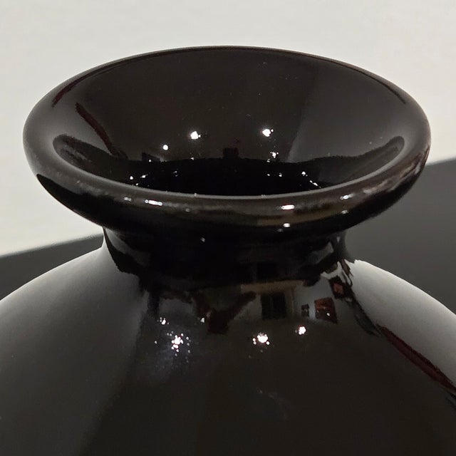 Haeger Royal Haeger Black Ceramic Bud Vase – Mid-Century American, Handcrafted For Sale - Image 4 of 7