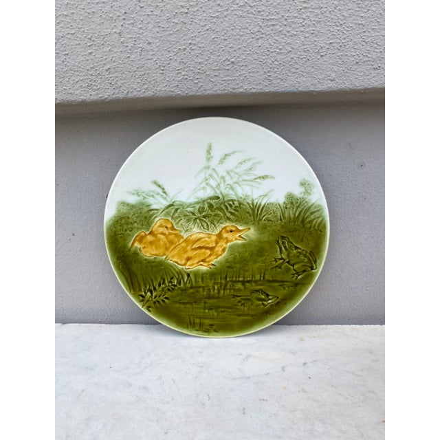 Late 19th Century French Majolica Ducklings With Frog Plate Sarreguemines, Circa 1890 For Sale - Image 5 of 5