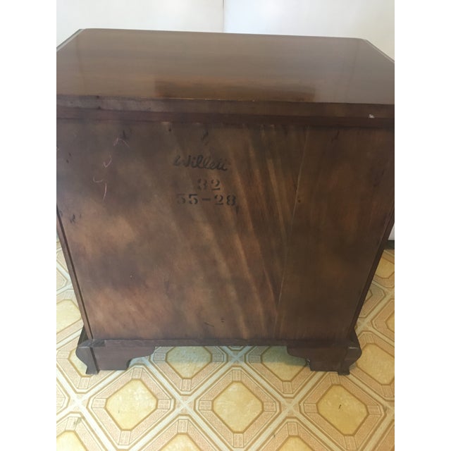 1960s Vintage Willett Furniture Traditional Style Solid Cherry Nightstand For Sale - Image 9 of 12