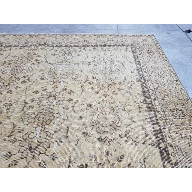 This is a vintage Turkish handknotted Anatolian OUSHAK rug. We collect Vintage rugs from Anatolia, which is the eastern part
