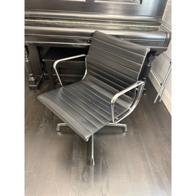 1960s Eames Aluminum Group Management Chair For Sale - Image 5 of 6