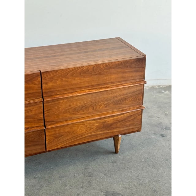 1960s Dresser by American of Martinsville For Sale - Image 4 of 10