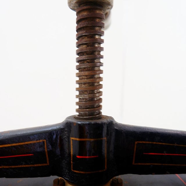 Antique industrial iron book press - 1930s/40s Industrial decoration - Percussion press Dimensions: 39 x 39 cm, height:...