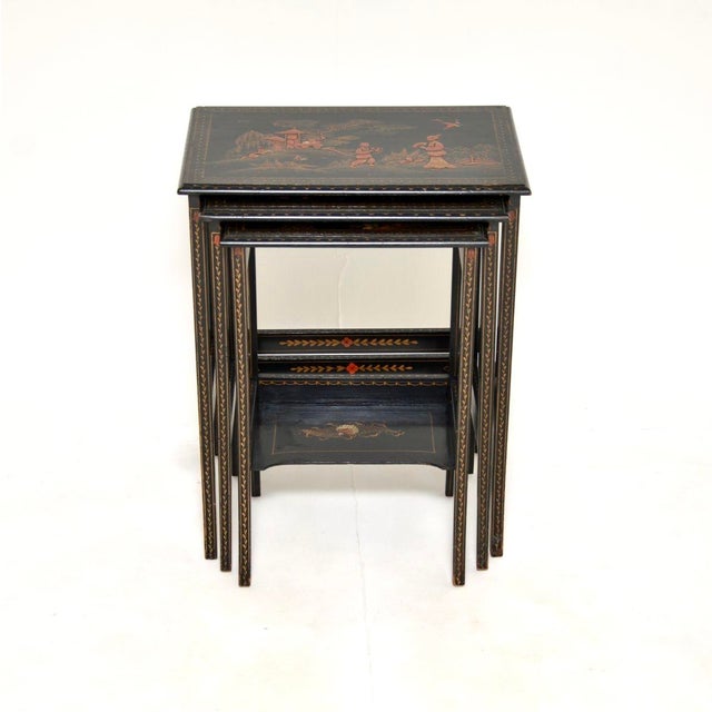 Antique Edwardian Lacquered Chinoiserie Nesting Tables, 1900, Set of 3 For Sale - Image 3 of 12