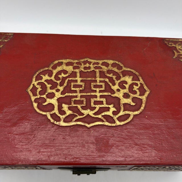 Chinese Vintage Chinese Red Lacquer Wedding Box With Removable Interior Tray & Double Happiness Symbol For Sale - Image 3 of 18