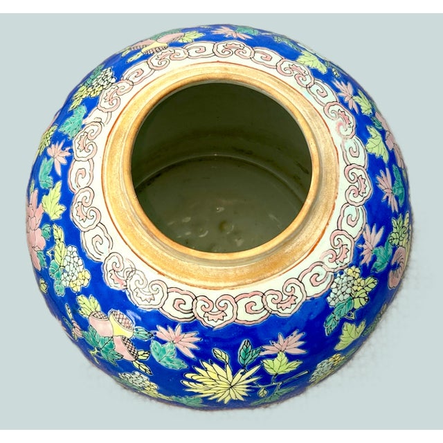 Blue Vibrant Cobalt Chinoiserie Ginger Jar With Butterflies + Carved Hardwood Stand For Sale - Image 8 of 9