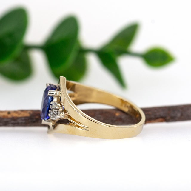 2020s 14k Yellow Gold 1.4cts Tanzanite and Natural Diamonds Ring | Ov 8x6mm, Size 6.75 For Sale - Image 5 of 8
