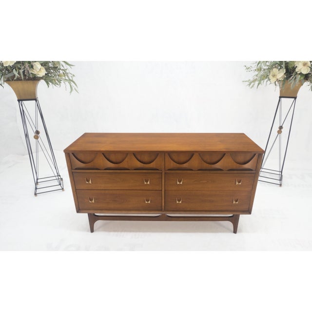 1970s Brasilia Mid Century Modern Walnut 6 Drawer Long Credenza Dresser For Sale - Image 5 of 12