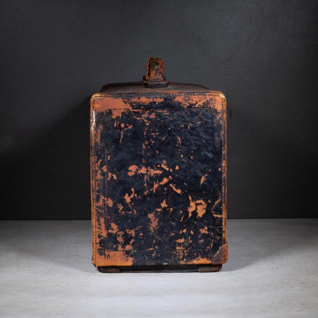 Early 20th Century Antique Distressed Leather Camera Case c.1900-1930 For Sale - Image 5 of 10