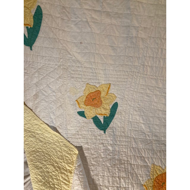 Textile American Daffodil Quilt 1920. Cotton Beautiful Americana Quilt. For Sale - Image 7 of 9