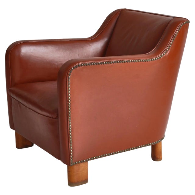 Danish Modern Easy Chair in Leather and Beech by Mogens Lassen for Fritz Hansen, 1940s For Sale