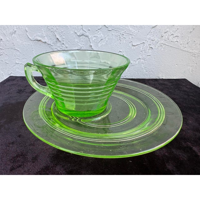 American Vintage Anchor Hocking Uranium Glass Cup & Saucer Set – Circle Green Pattern, Art Deco Depression Era For Sale - Image 3 of 7