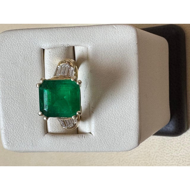 Gemstone GIA Certified 3.41 Ct Octagonal Colombian Emerald & Diamond Ring 14K Yellow Gold For Sale - Image 7 of 18