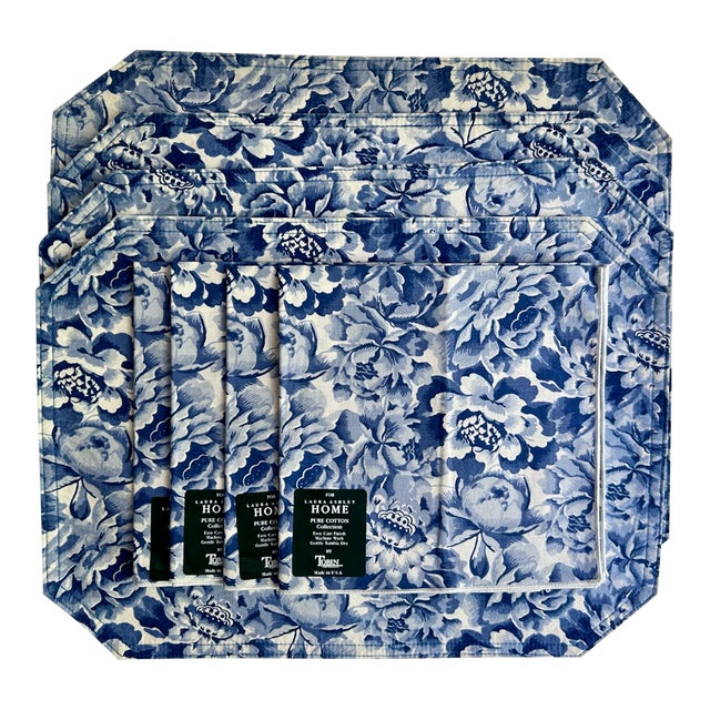 Late 20th Century Set of 4 Laura Ashley Home Blue & White Reversible Cotton Placemats & Napkins For Sale