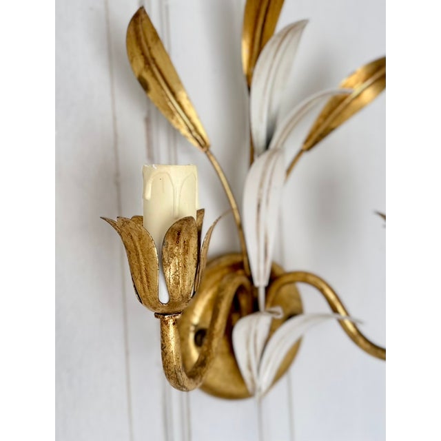 Italian Gilt and White Tôle 2-Light Wall Sconce attributed to Masca, 1970s For Sale - Image 10 of 12