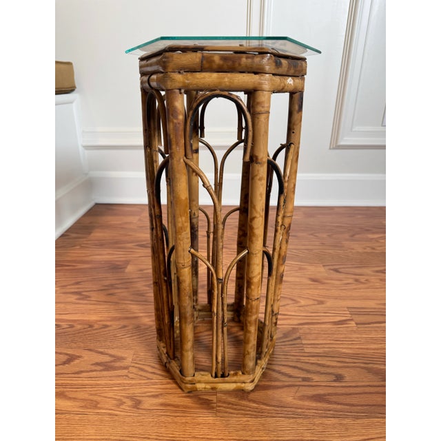 Hollywood Regency Burnt Bamboo Hexagon Glass Top Drink Accent Table For Sale - Image 4 of 11