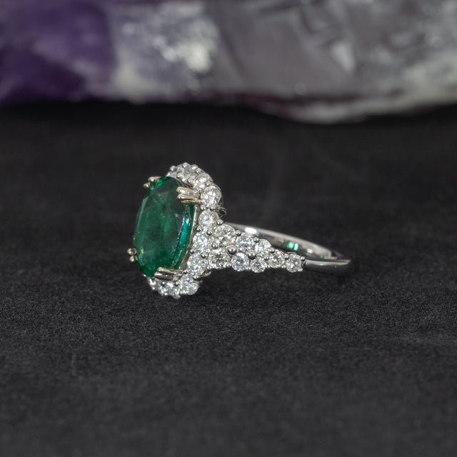 2020s 3Ct Dazzling Emerald Ring With Earth Mined Diamonds: Solid 14k Gold, Oval 11x9mm, Size 6.75 For Sale - Image 5 of 8