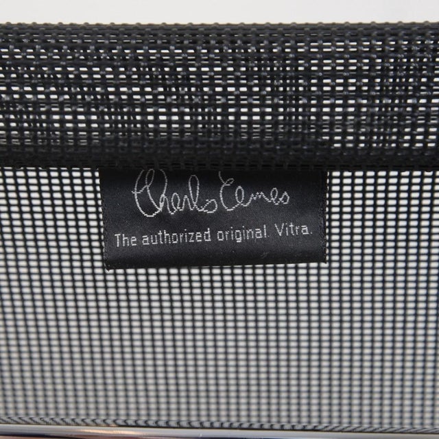 Vintage EA-117 Office Chair in Black Mesh by Charles Eames, 2000s For Sale - Image 15 of 16
