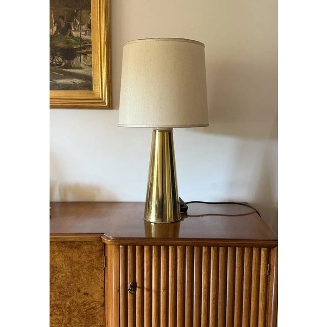 Hollywood regency conical brass table Lamp Italy 1970s H 67 cm - 30 cm diam. Triple light bulbs. Lampshade included....