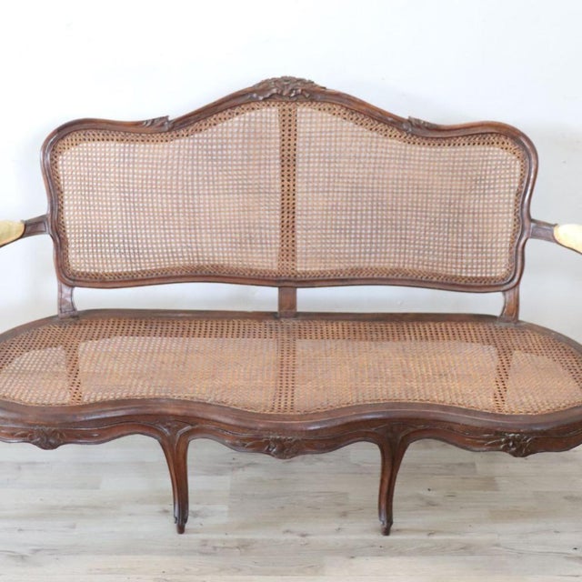 Antique Walnut Sofa in Vienna Straw, 1700s For Sale - Image 4 of 16