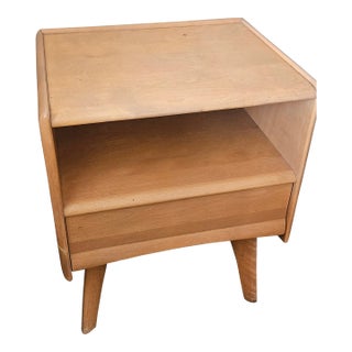 1950s Heywood-Wakefield Mid-Century Modern Solid Wood Nightstand For Sale