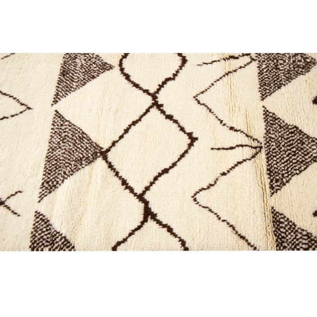 Handmade in Beige Modern Moroccan Style Wool Rug - 9'6" X 13'7" For Sale - Image 4 of 9