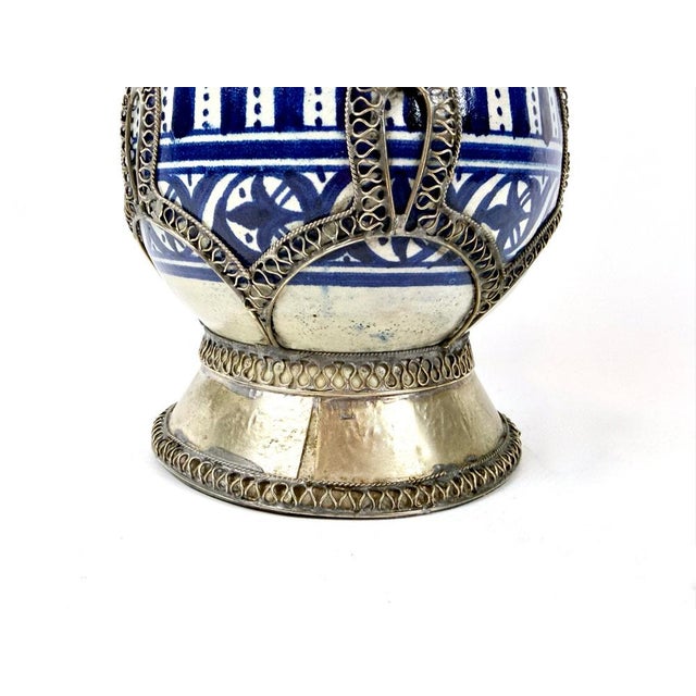 1950s Mid-Century Moroccan Hand Painted Cobalt Ceramic Decanter with Wire Filigree Detailing, 1950s For Sale - Image 5 of 14