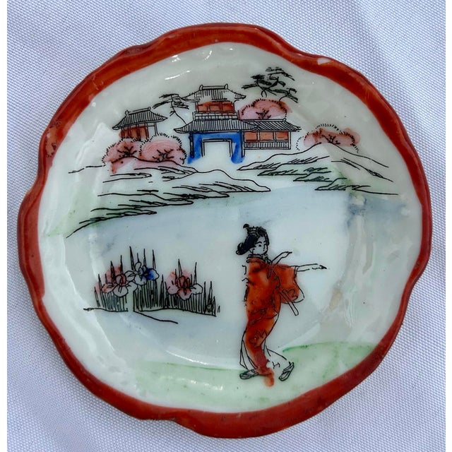 1920’s Antique Japanese Chinoiserie Hand Painted Traditional Geisha Girl & Pagoda Plates & Small Bowls - A 26 Piece Set For Sale - Image 11 of 12