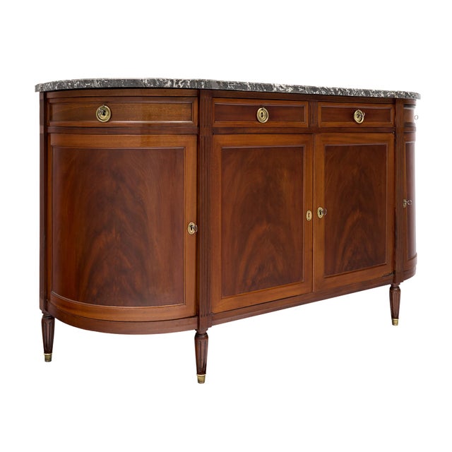 Elegant French Louis XVI style buffet, enfilade or sideboard, circa 1900, crafted in beautifully figured Cuban flame...