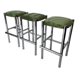Mid 20th Century Modernist Cal-Style Chrome Counter Height Bar Stools With Velvet Green Seats - Set of 3 For Sale