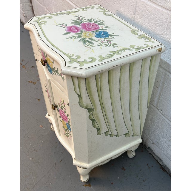 Mid 20th Century Pair of French Provincial Hand-Painted Floral Night Stands For Sale In New York - Image 6 of 16