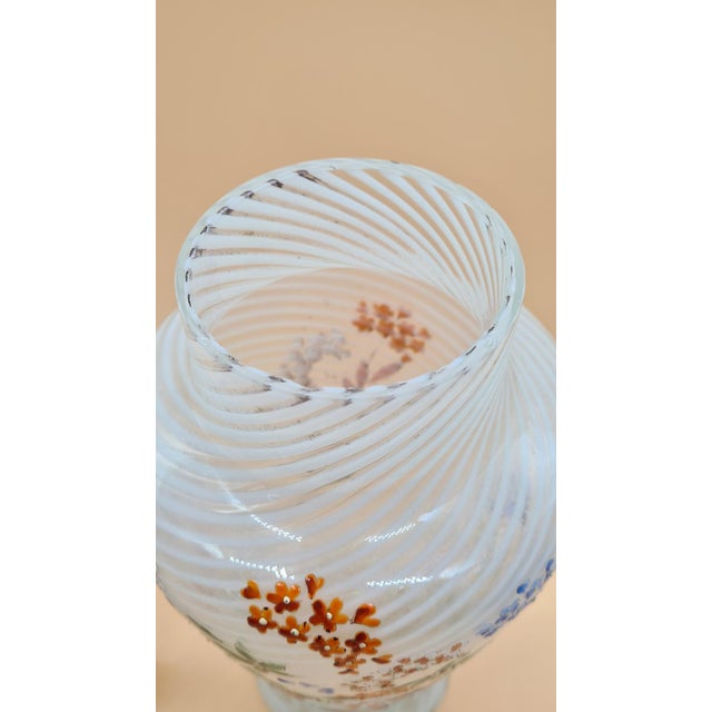 1960s White Murano Glass Vase, Reticello,, Italy, 1960s. For Sale - Image 5 of 15
