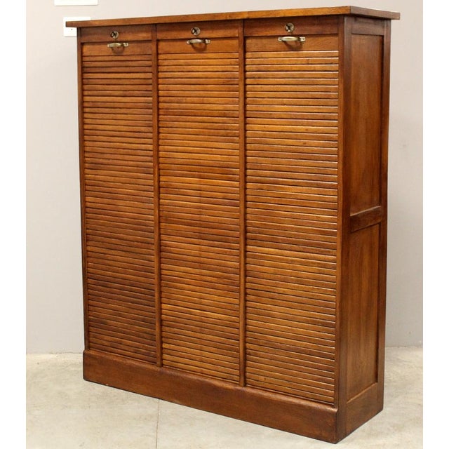 Triple shutter classifier In oak Early 1900s era Measurements: width 128 cm, depth 41 cm, height 151 cm Restored (see photo)