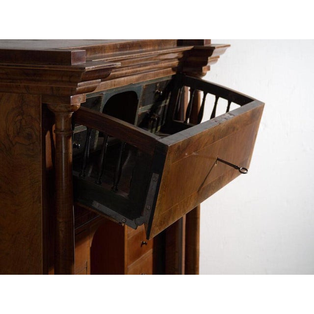 Antique Biedermeier Secretary Desk in Walnut Wood, Austria, 1840 For Sale - Image 4 of 15