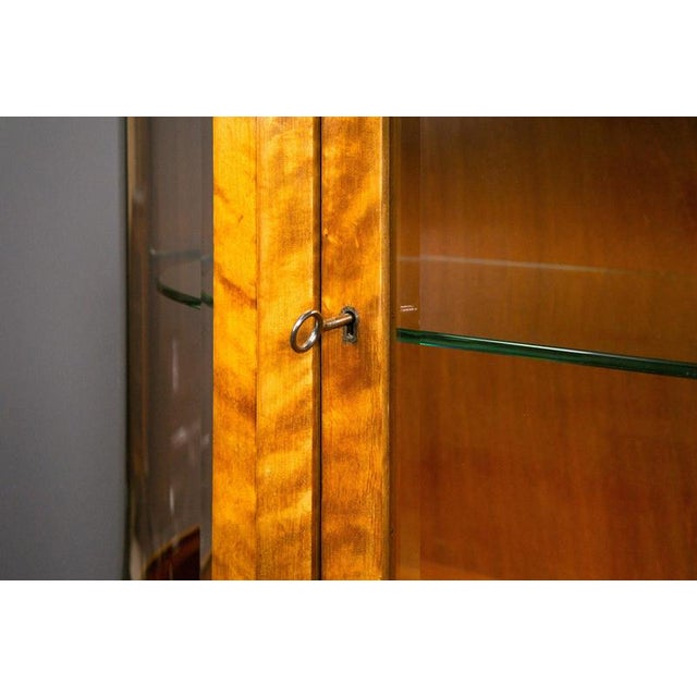 Art Deco Display Case in Birch For Sale - Image 15 of 18