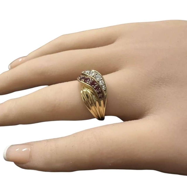 Vintage Natural Ruby and Natural Diamond 14k Solid Yellow Gold Ring, Size 5.5 For Sale In Los Angeles - Image 6 of 8