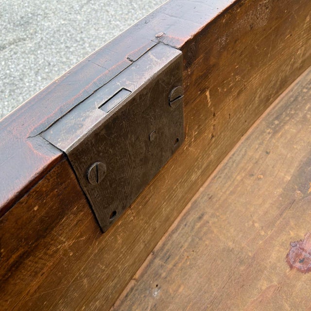 1820s Pennsylvania Figured Cherry Bowfront Chest of Drawers - Lancaster / Philadelphia For Sale - Image 9 of 18