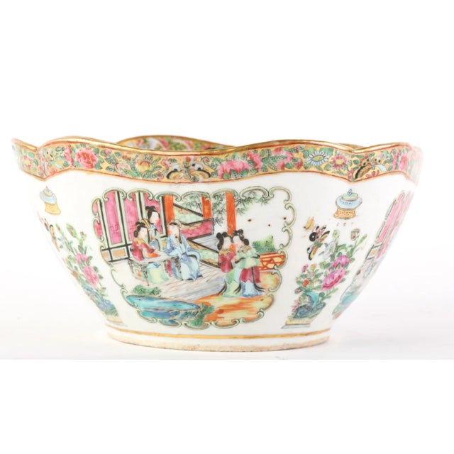 Mid 19th Century Famille Rose Bowl With Interior Bat Rim For Sale In Boston - Image 6 of 9