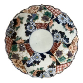 Antique Arita Porcelain Scalloped Hand Painted Imari Bowl Meiji Period (1868-1912) Japan For Sale