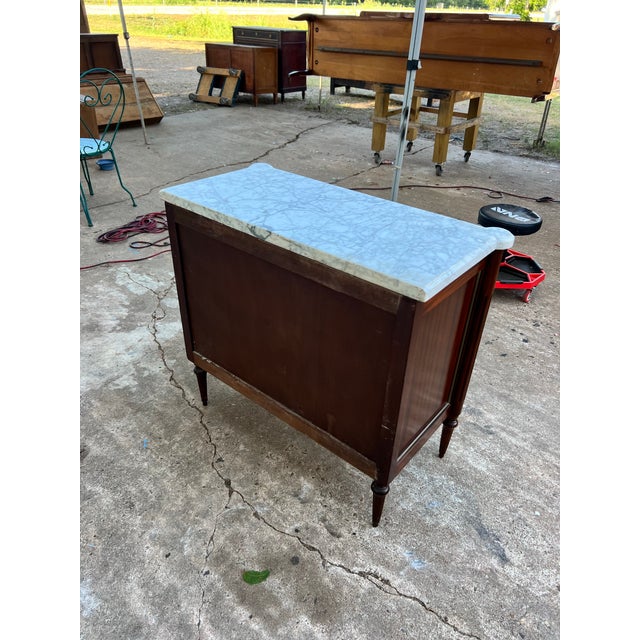 French French 19th Century Louis XVI Carrara Marble Top Mahogany Commode For Sale - Image 3 of 12