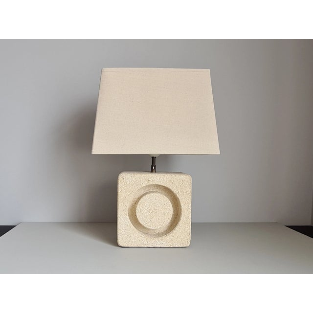 Sculpture Table Lamp in White Stone in the style of Albert Tormos, France, 1960s For Sale - Image 9 of 11
