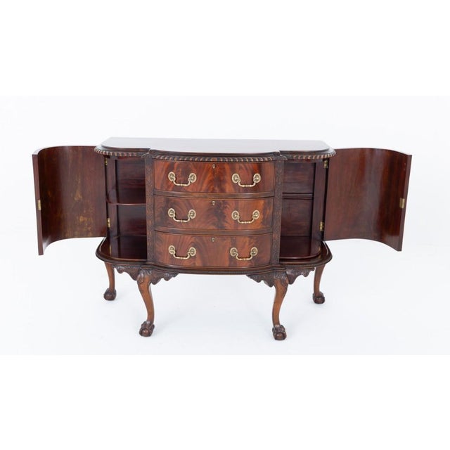 Wood Chippendale Chest of Drawers in Mahogany For Sale - Image 7 of 8