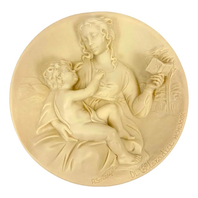 Italian Hand-Carved Alabaster Wall Plate Madonna Serena by A. Santangela for Studio Dante Di Volteradici, 1979 For Sale