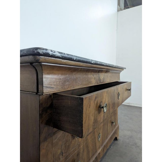 Restoration Chest of Drawers in Flame Mahogany Veneer For Sale - Image 4 of 8