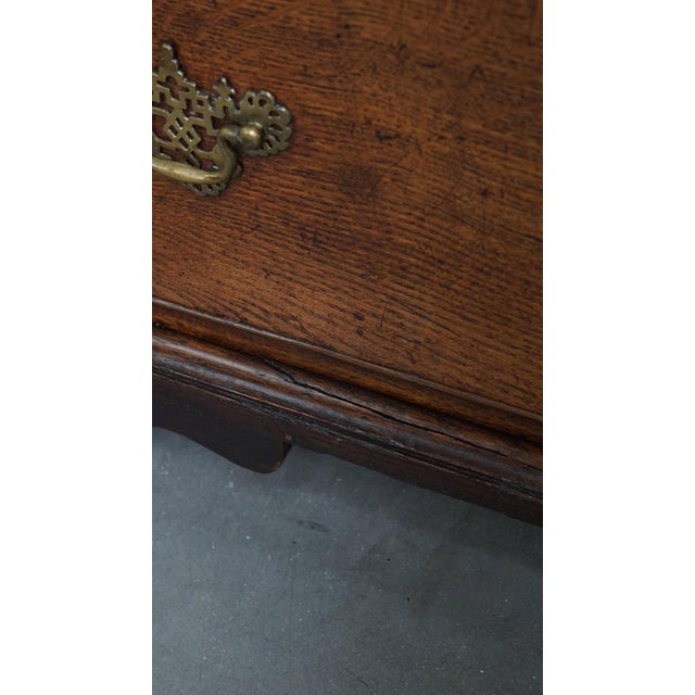 Antique 18th Century English Chest of Drawers with 3 Drawers and Original Fittings For Sale - Image 10 of 16
