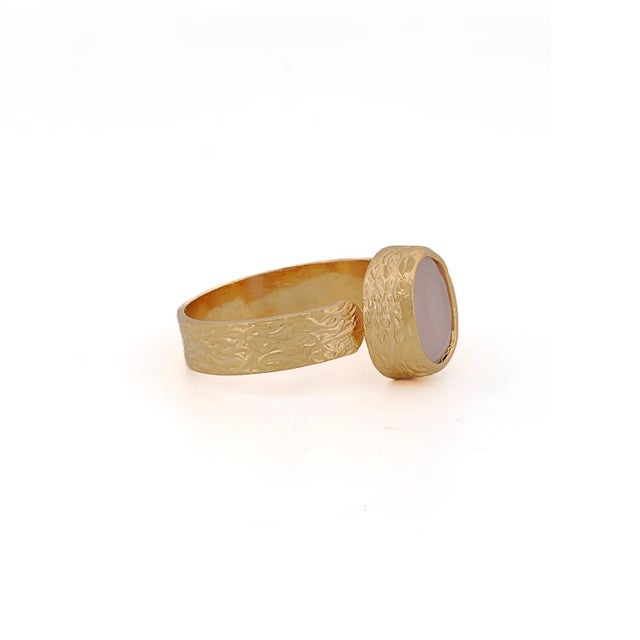 Contemporary Cleopatra Pink Quartz Gemstone Gold Ring, Size 5 For Sale - Image 3 of 8