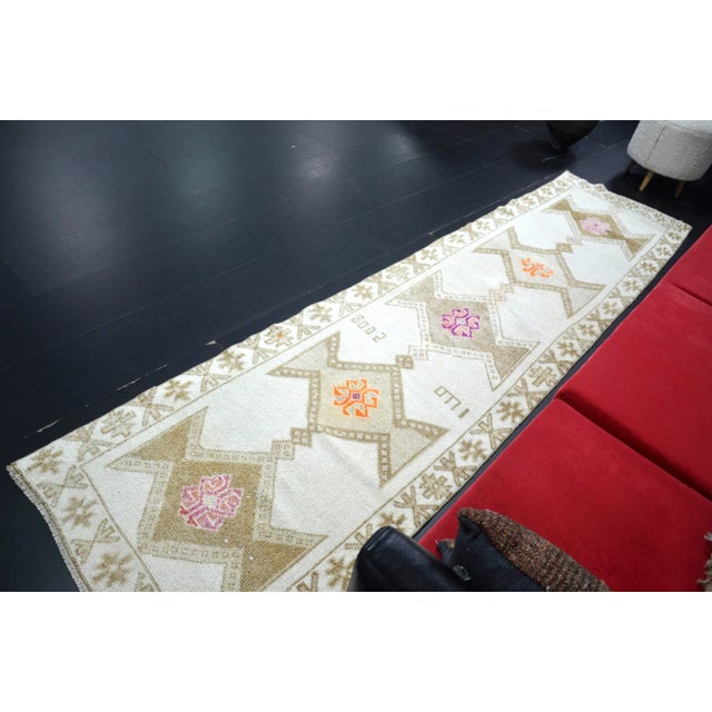 1960s Turkish Anatolian Herki Handmade rug in Turkish Tribal Decorative Herki Rug, Vintage Runner Rug, Turkish Vintage...