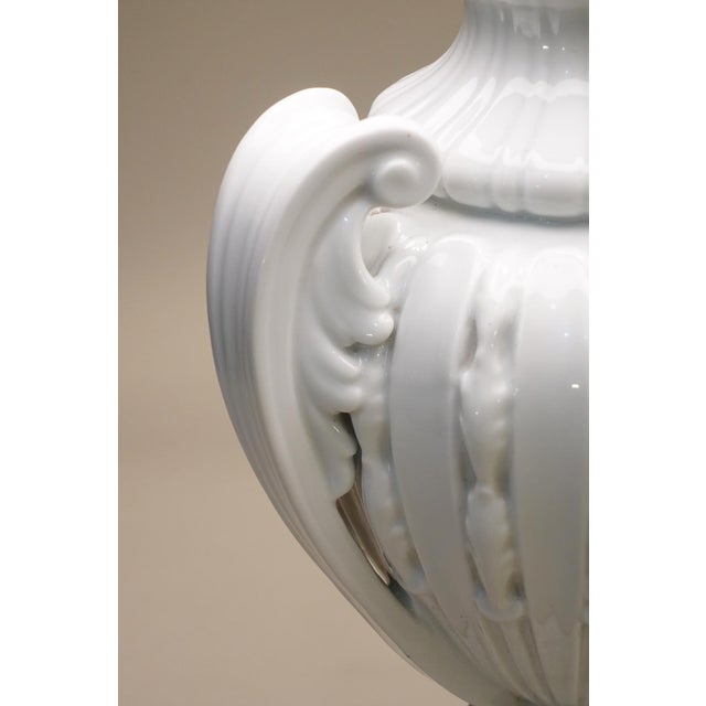 1960s Rare X Large Hollywood Regency Neoclassical Modern Trophy Urn Porcelain Ceramic Table Lamp For Sale - Image 9 of 14