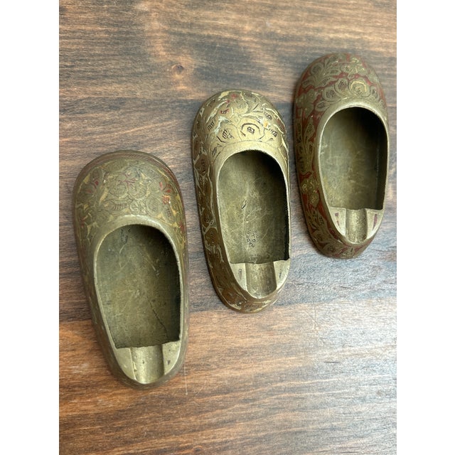 Set of Three Vintage Brass Shoe-Shaped Pocket Ashtrays Made in G. L. India For Sale - Image 15 of 18